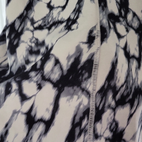 lululemon athletica Black and Tan Tank Top - Picture 3 of 5